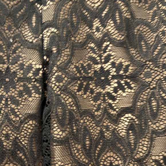 Aritzia-Black Lace Mock Neck Top - Picture 7 of 7